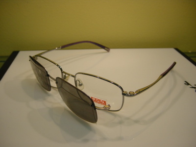 南京東路新開專業(yè)眼鏡直銷店 菲尼思光學(xué)動(dòng)力，優(yōu)質(zhì)驗(yàn)光與高性價(jià)比產(chǎn)品