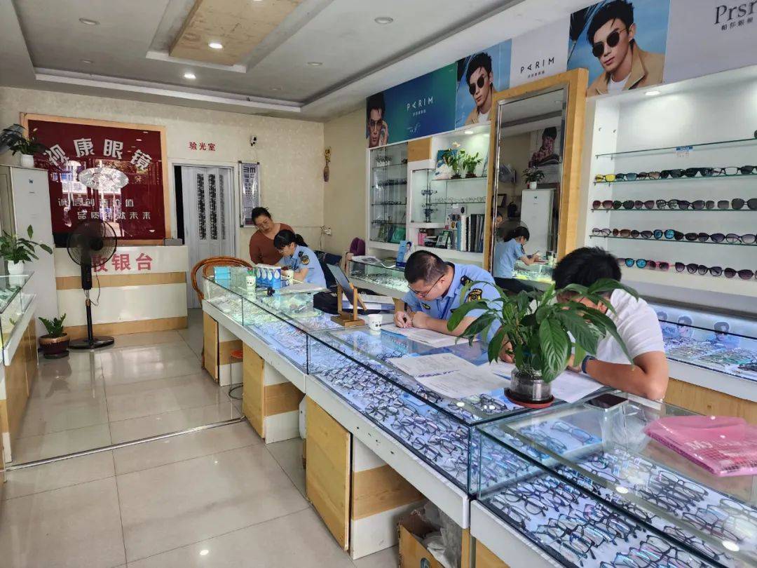 無證銷售隱形眼鏡護(hù)理液？立案查處！