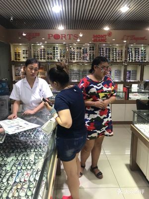 名鏡佳視眼鏡店 專業(yè)配鏡，清晰視界的不二之選