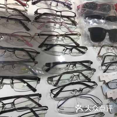 眼亮眼鏡店 上海購(gòu)物新地標(biāo)，為您呈現(xiàn)頂配超薄鏡片的專業(yè)之選